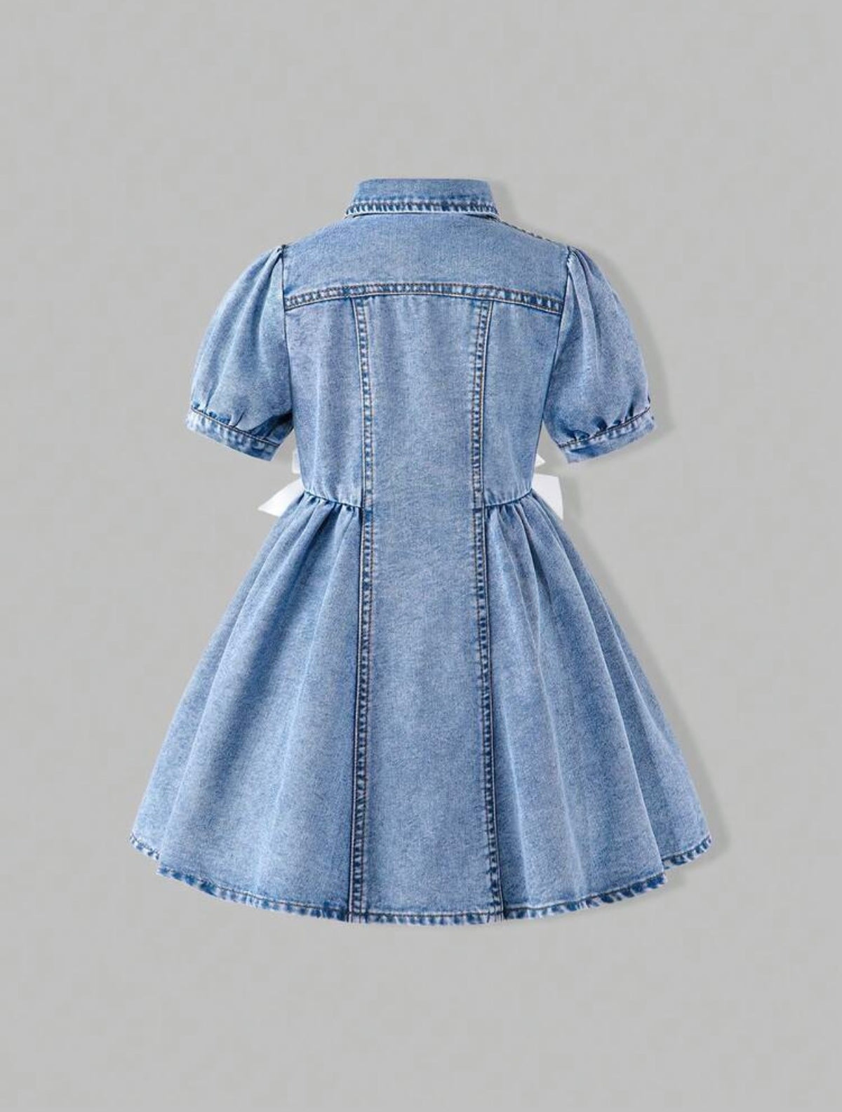Vestido de jean con lazo blanco