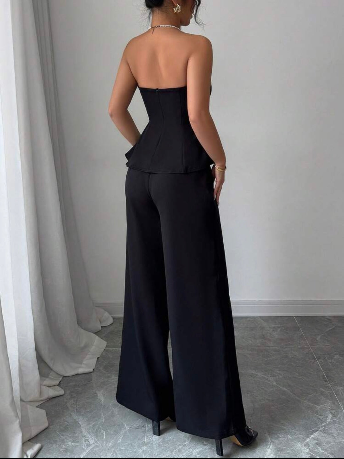 Conjunto negro de top con borde blanco strapple
