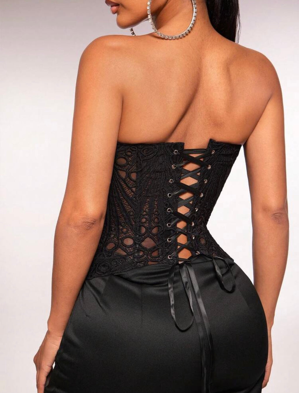 Corset negro de encaje