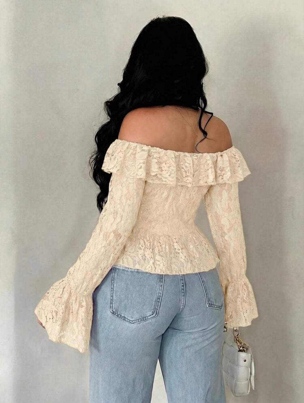 Top de encaje con volados