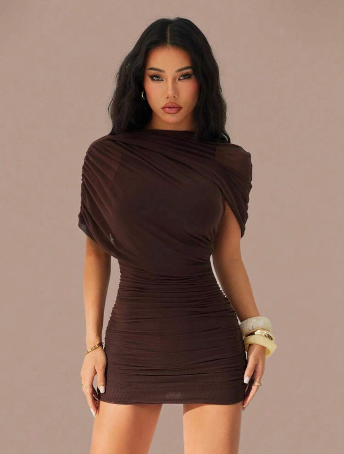Vestido elegante ajustado marron