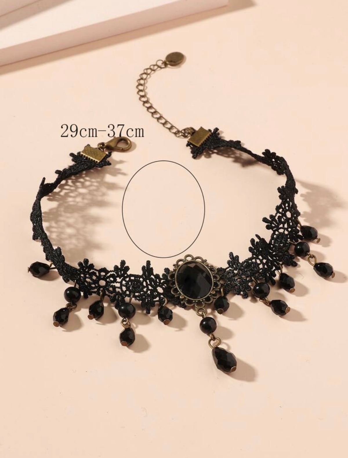 Collar negro colgante