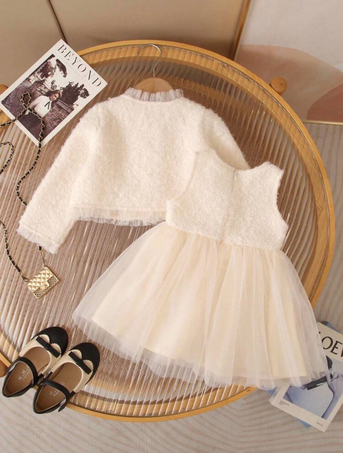 Vestido de bebe con blazer beige