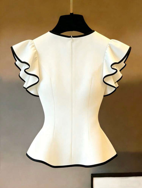 Blusa blanca con volado en las mangas
