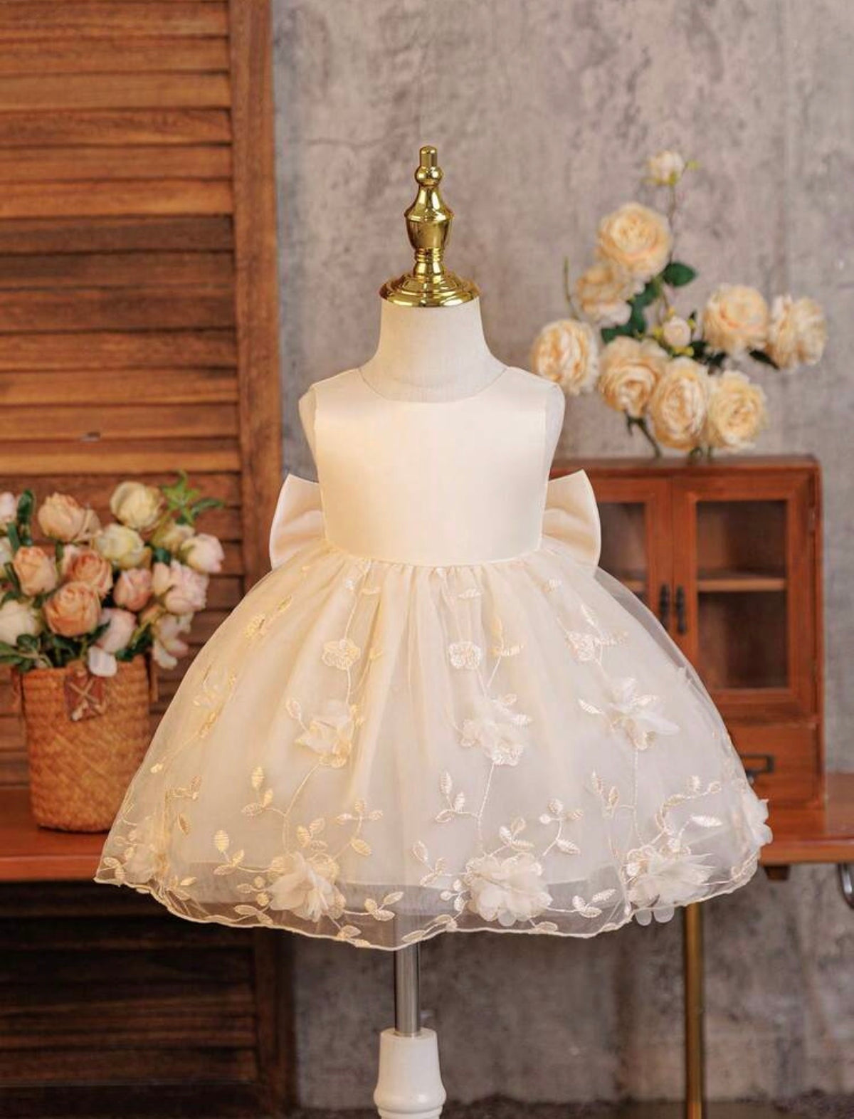 Vestido para bebe beige con lazo
