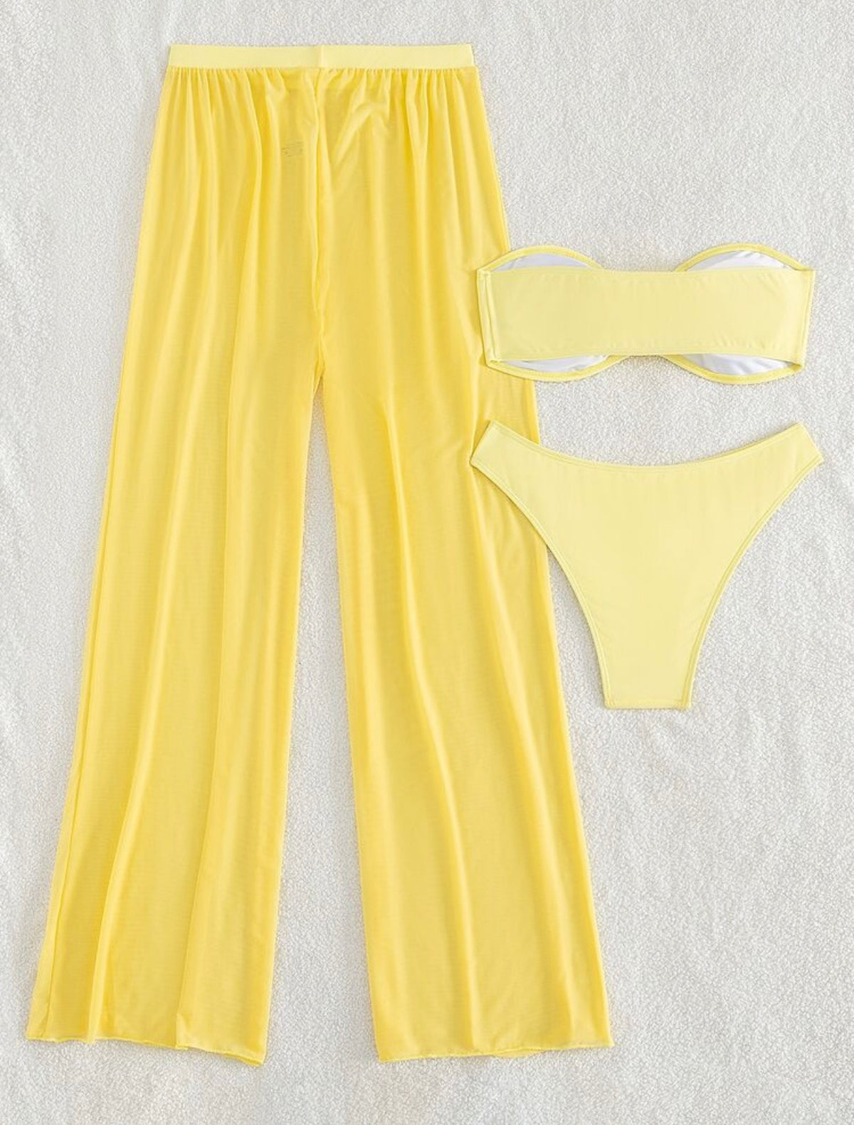 Traje de baño con pantalones de malla amarillo