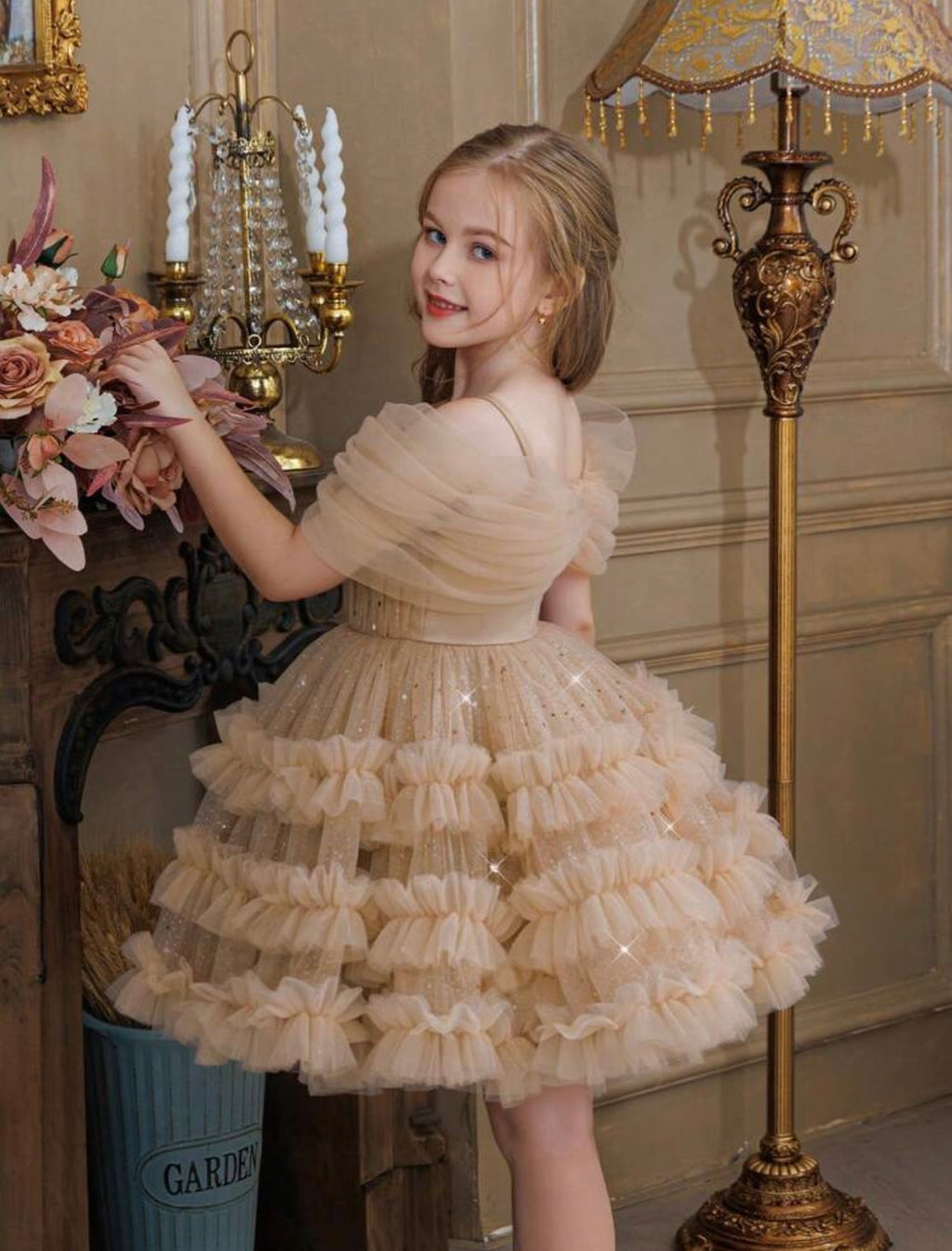 Vestido beige para niña con forro y tull