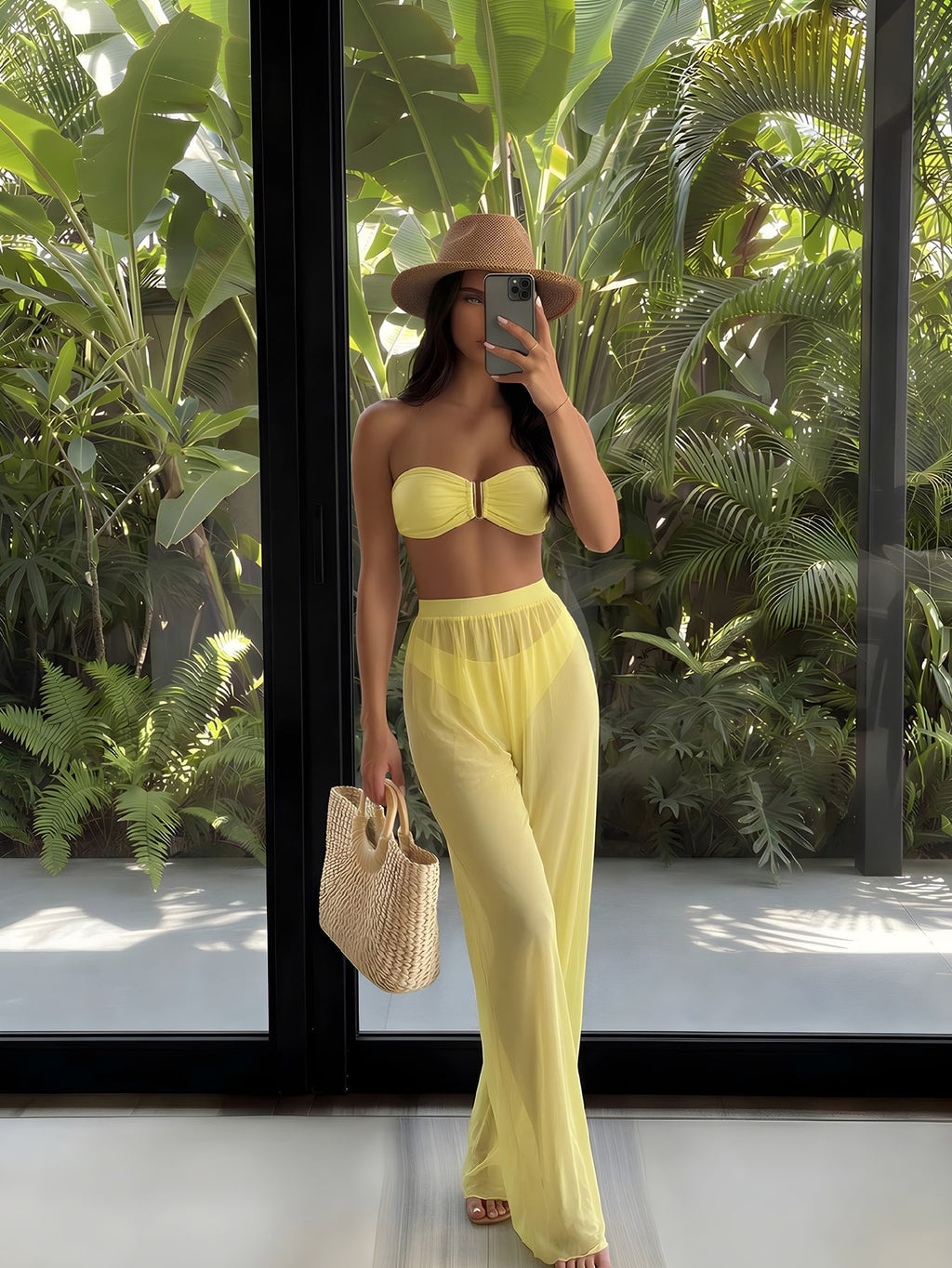 Traje de baño con pantalones de malla amarillo
