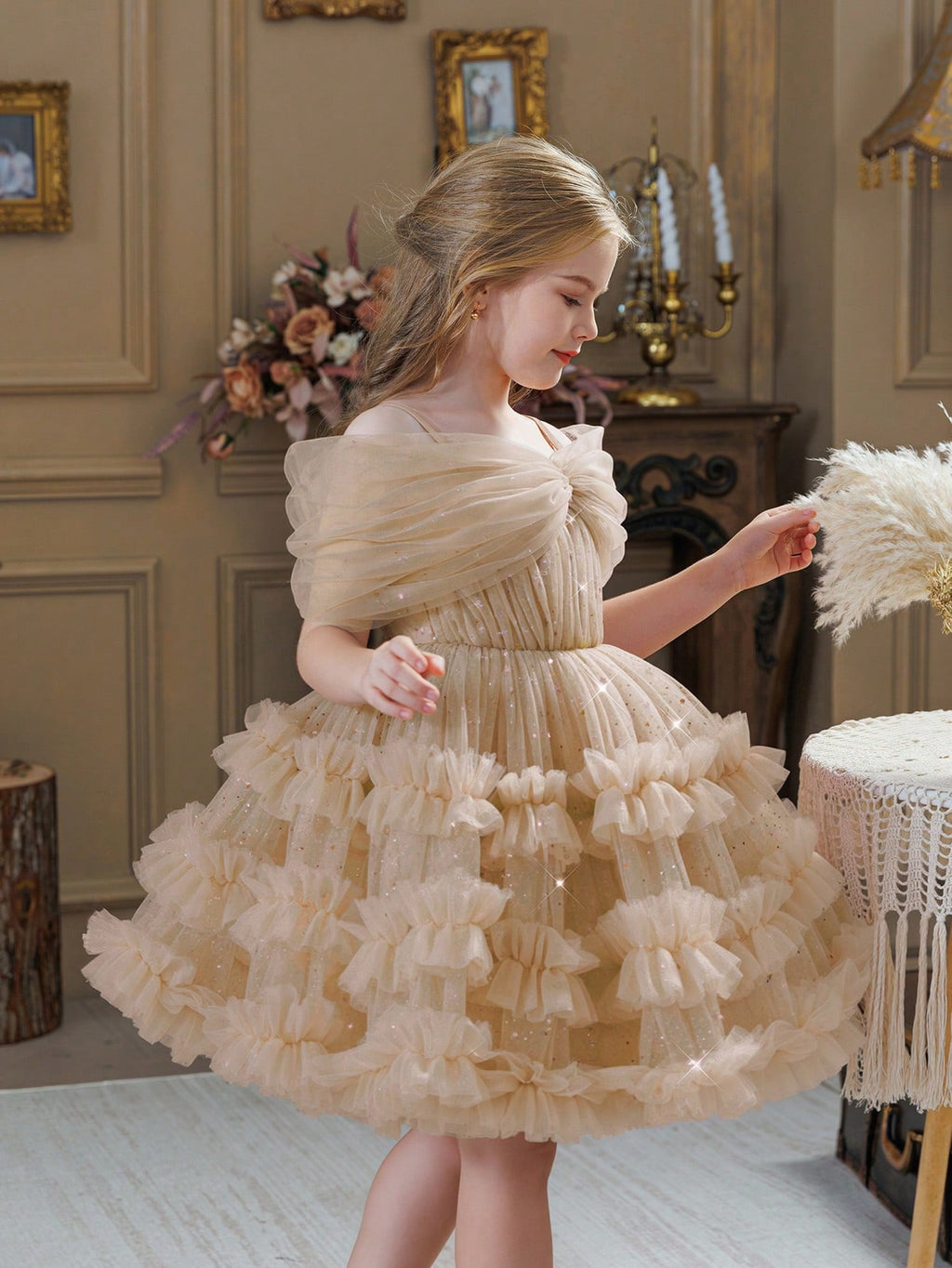 Vestido beige para niña con forro y tull