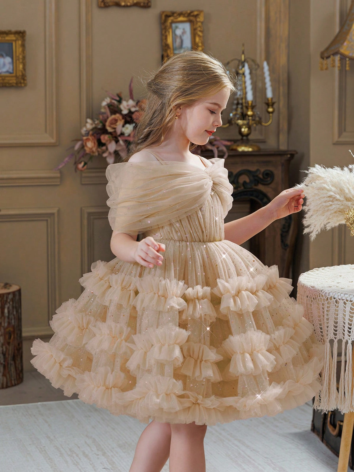Vestido beige para niña con forro y tull