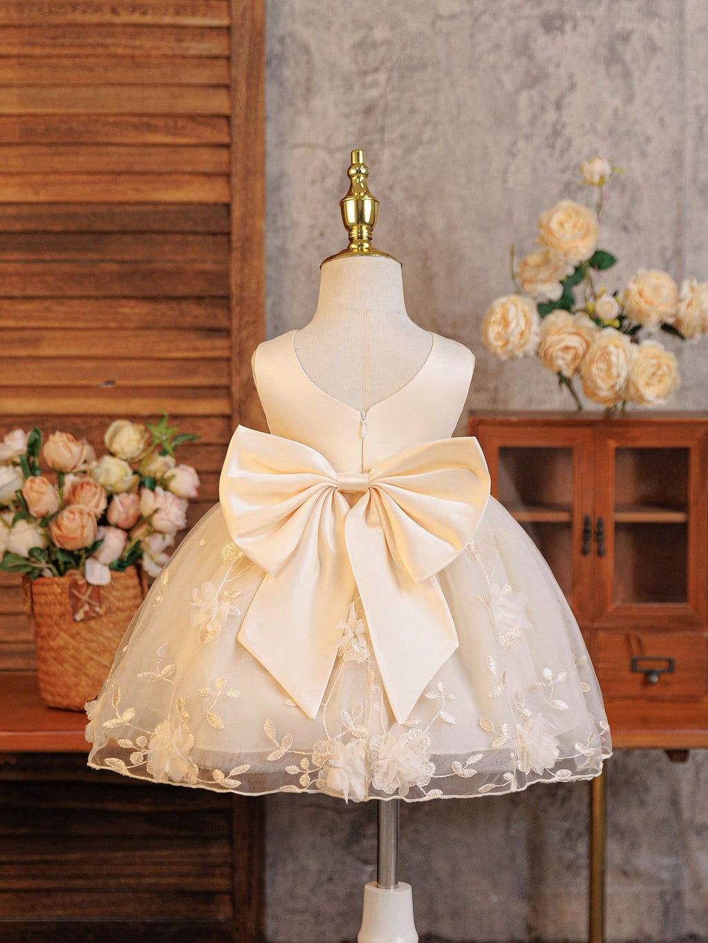 Vestido para bebe beige con lazo