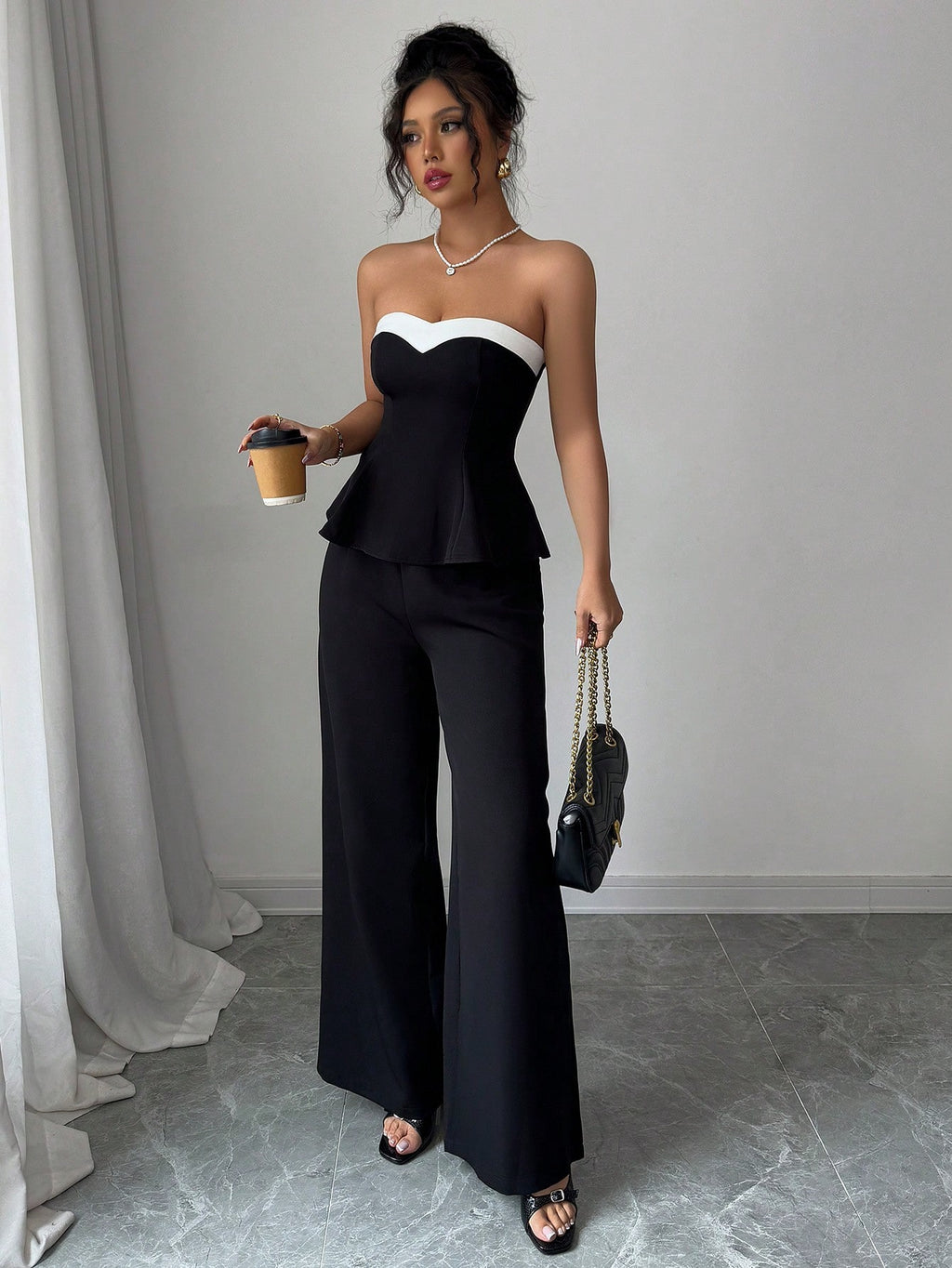 Conjunto negro de top con borde blanco strapple