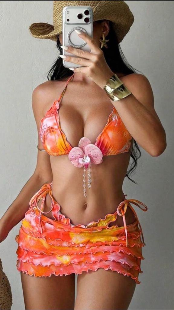 Traje de baño naranja con falda