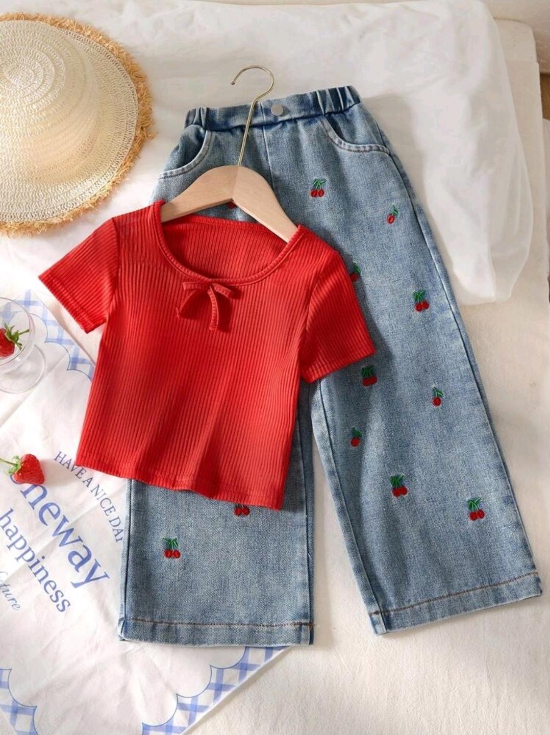 Conjunto con jean de cerezas