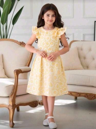 Vestido amarillo con estampado floreado