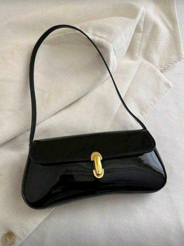 Cartera negra brillante