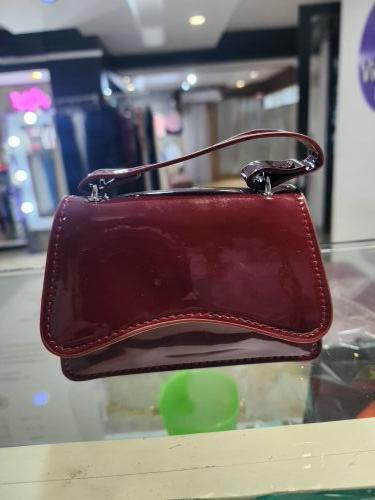 Cartera vinotinto
