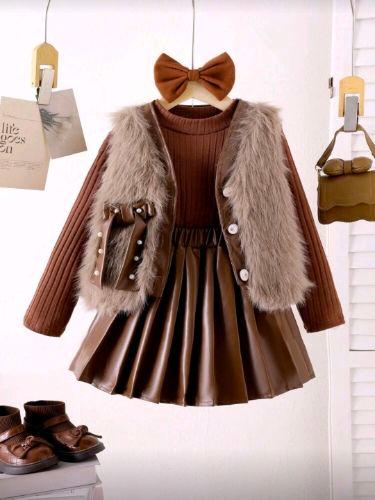 Conjunto de 3 piezas chaleco y falda cuerina