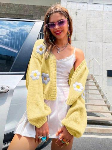 Cardigan amarillo con flores