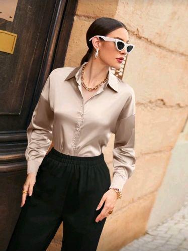 Camisa satinada beige