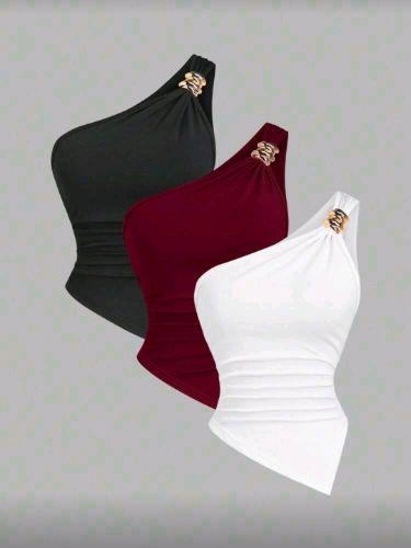 Top asimetrico con detalle dorado