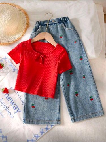 Conjunto jean de cerezas y blusa