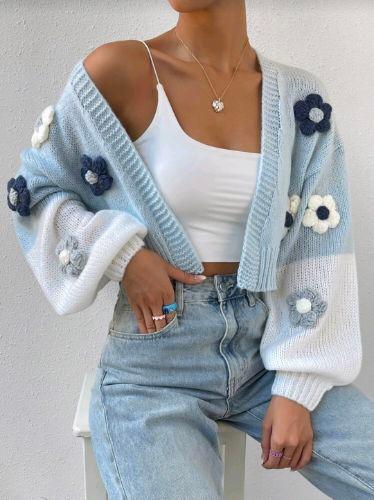 Cardigan tejido azul con flores