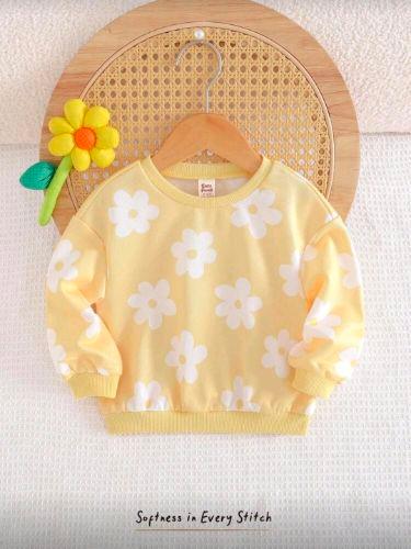 Sueter amarillo de flores blancas