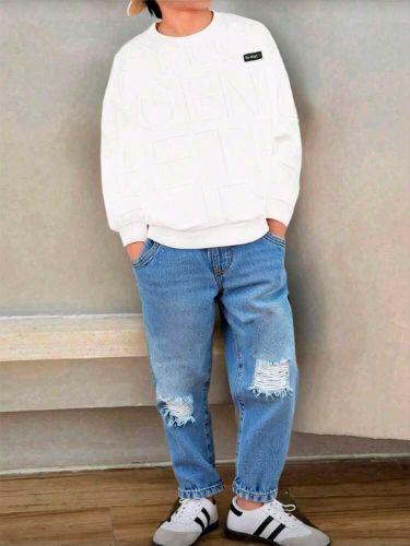 Conjunto de jean y sueter blanco