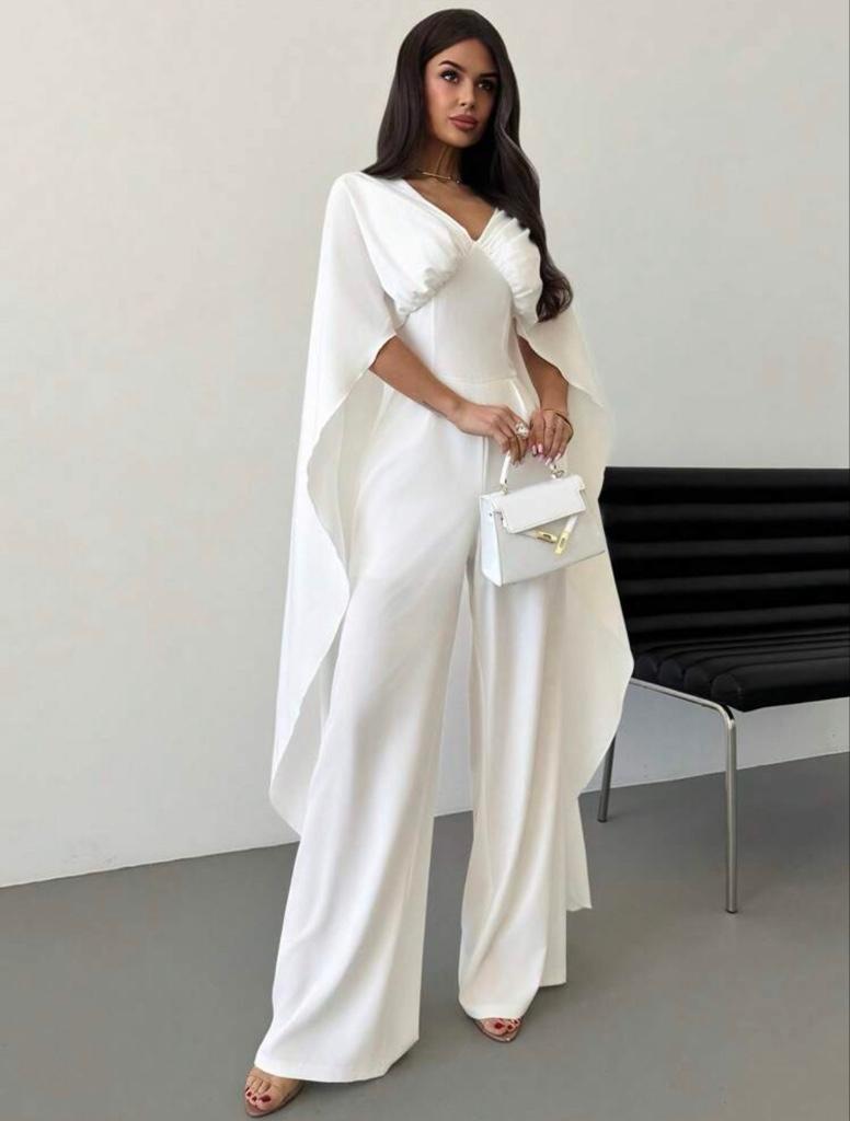 Enterizo blanco con volado elegante