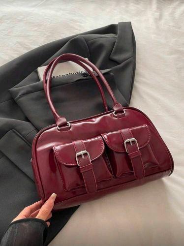 Cartera con bolsillos vinotinto