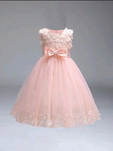Vestido color rosa con detalle de lazo