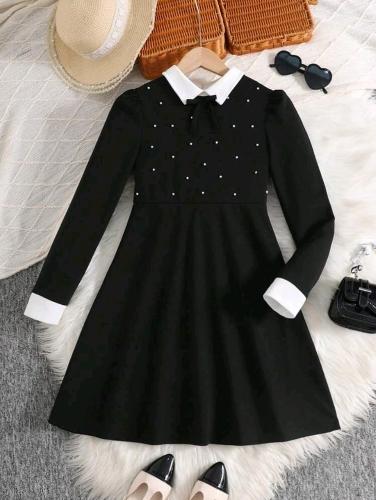 Vestido negro con pepas blancas