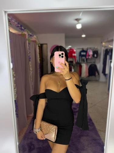Vestido negro con tiras