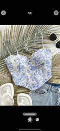 Top blanco con estampado azul