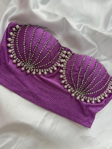Bustier morado con lentejuelas