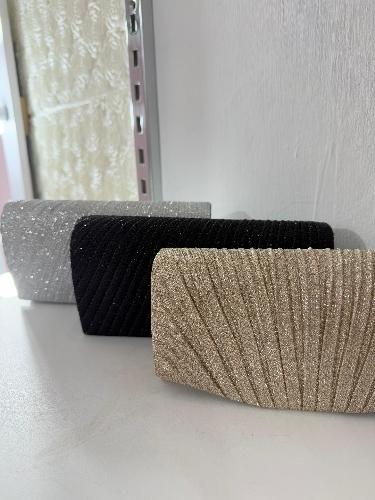 Cartera de brillos tipo sobre