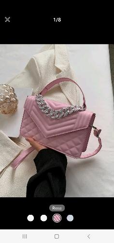 Cartera rosa con detalle plateado