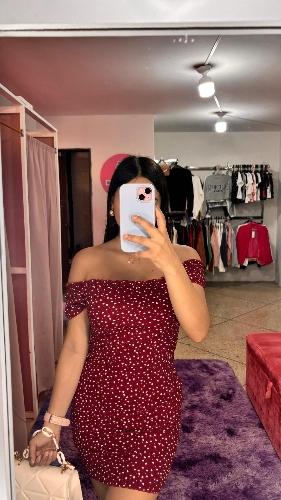 Vestido corto color vino con puntos