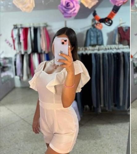Braga blanca con volado en la manga