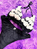 Traje baño negro con rosa blanca