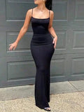 Vestido negro ajustado al cuerpo