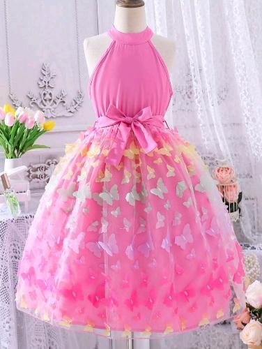 Vestido de fucsia con mariposas